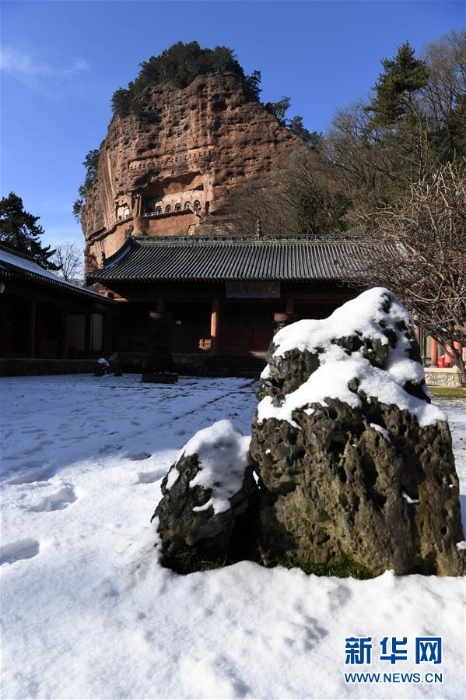 （社会）（2）雪后初晴麦积山