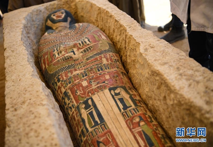 （国际）（10）埃及4500年历史的弯曲金字塔内部墓室向游客开放