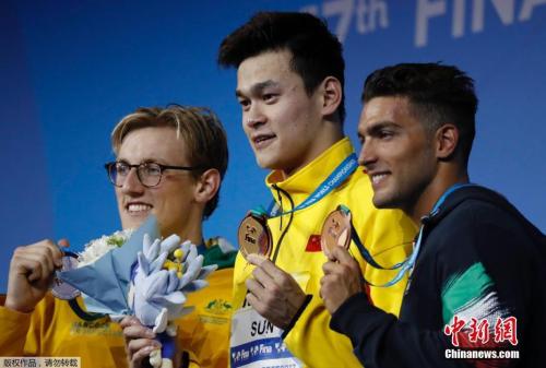 世锦赛男子400米自由泳，孙杨获得冠军，霍顿、德蒂分获二三名。