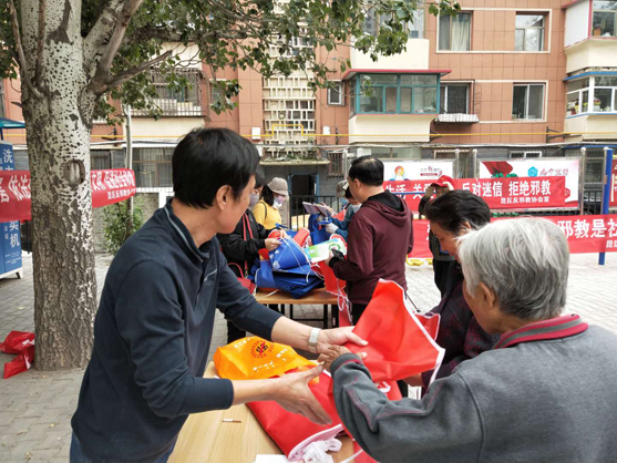 在阿尔丁街道开展活动 (6)