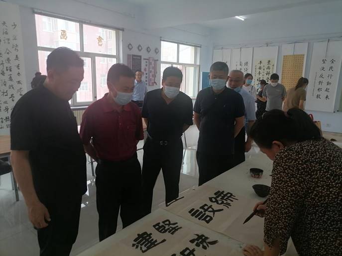 说明: 说明: 572610795